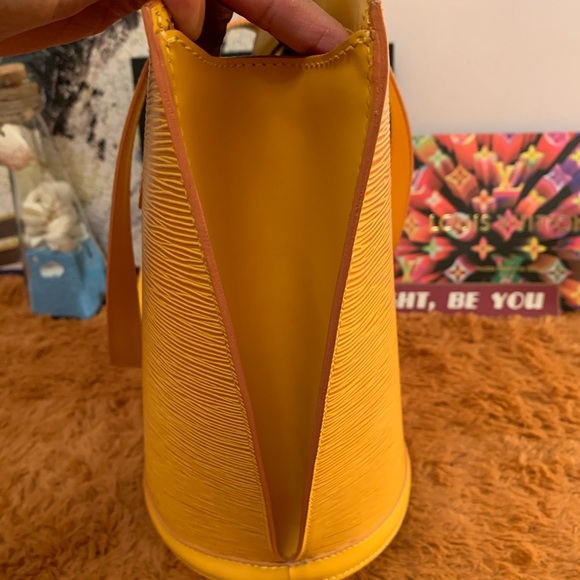 SOLD💯 Authentic LV St Jacques GM Yellow Epi leath - Picture 8 of 16